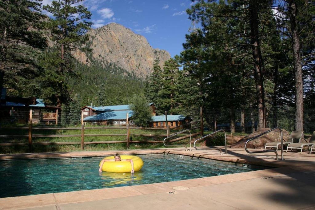 Corkins Lodge Chama Екстер'єр фото